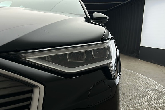 Audi e-tron 11 of 26