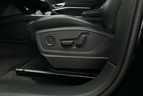 Audi e-tron 16 of 26