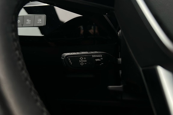Audi e-tron 24 of 26