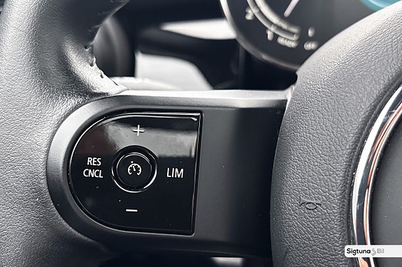 MINI Cooper 18 of 25