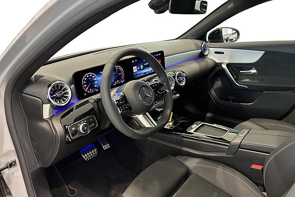 Mercedes-Benz A250 10 of 19