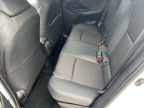 Toyota Yaris 7 of 10