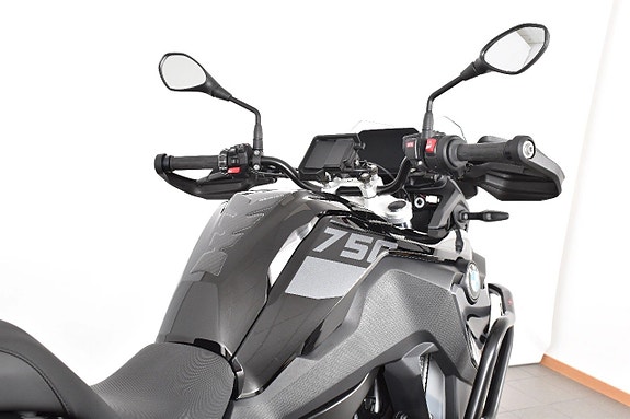BMW F 750 GS ABS Triple Black Nyservad 15 of 18