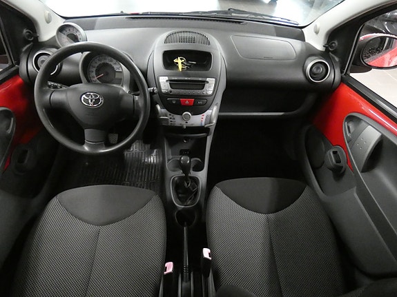 Toyota Aygo 12 of 16