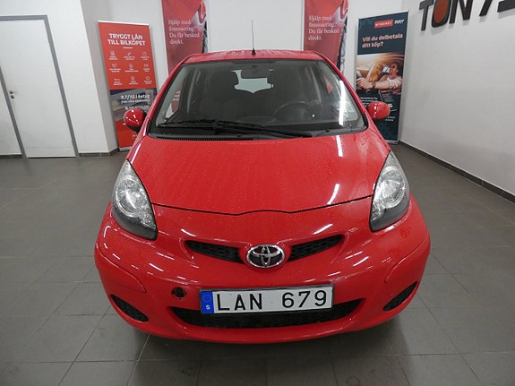 Toyota Aygo 2 of 16