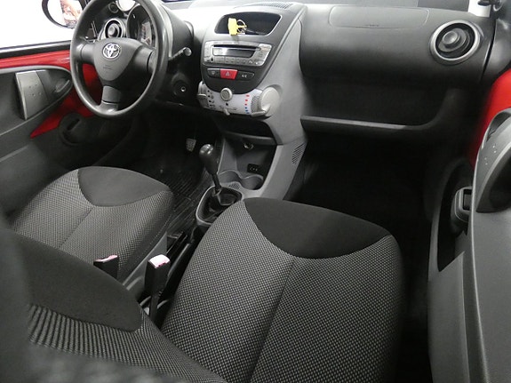 Toyota Aygo 13 of 16