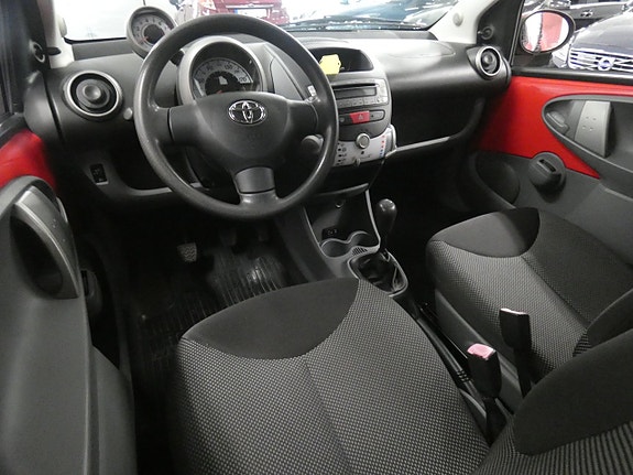 Toyota Aygo 7 of 16