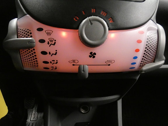 Toyota Aygo 11 of 16