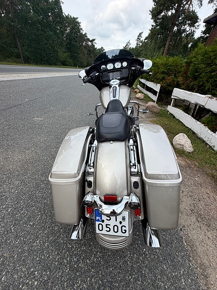 Harley-Davidson Street Glide 3 of 5