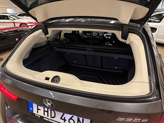 BMW 330e 24 of 25