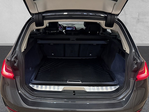 BMW 330e 10 of 25