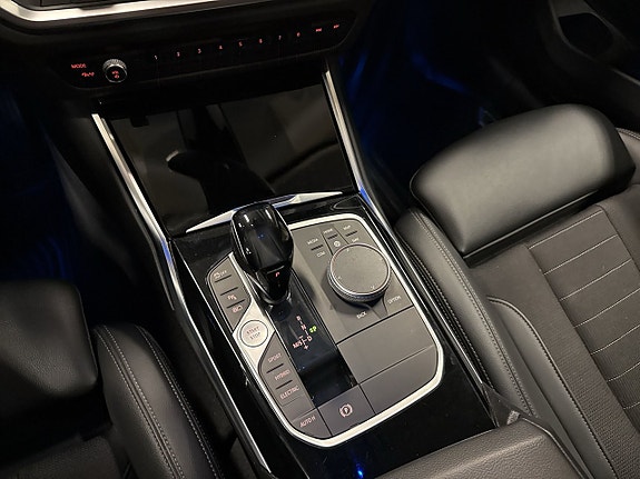 BMW 330e 20 of 25