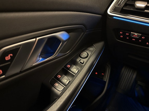 BMW 330e 22 of 25