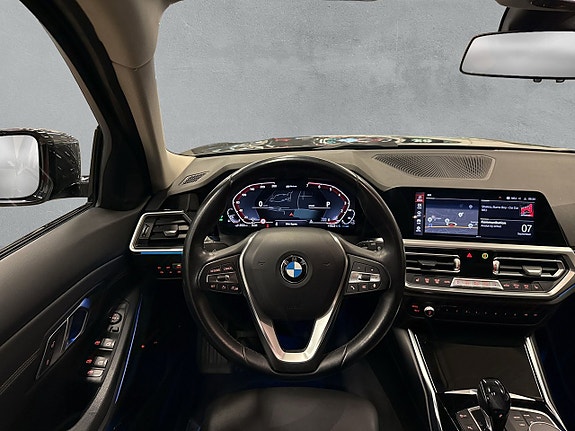 BMW 330e 14 of 25