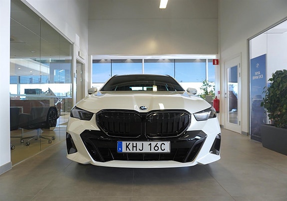 BMW 530e 2 of 26