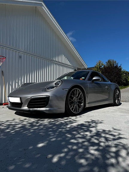 Porsche 911 Carrera 3 of 3