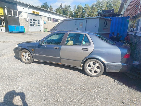 Saab 9-5 2 of 5