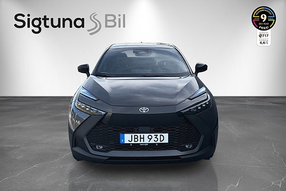 Toyota C-HR 2 of 26
