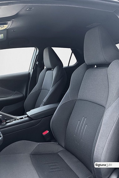 Toyota C-HR 14 of 26