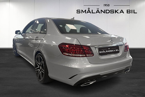 Mercedes-Benz E220 3 of 11