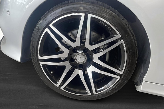 Mercedes-Benz E220 5 of 11