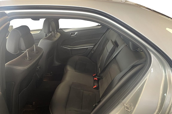 Mercedes-Benz E220 10 of 11
