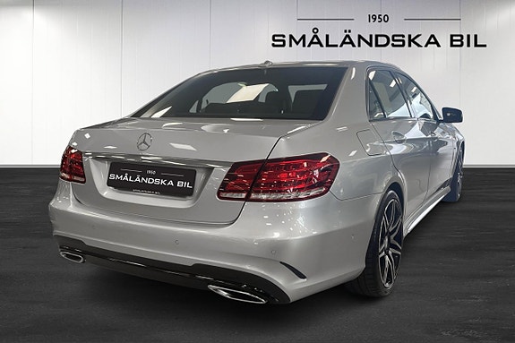 Mercedes-Benz E220 4 of 11