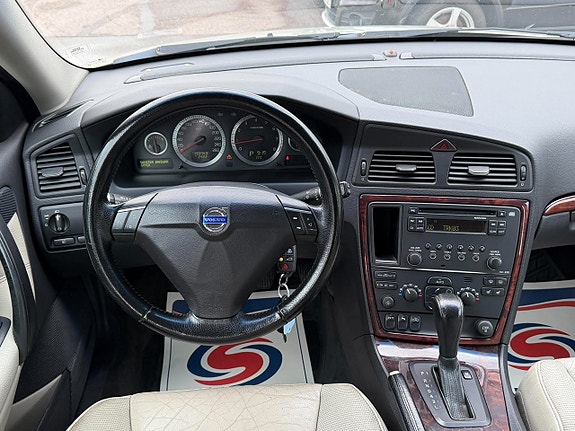 Volvo V70 9 of 22