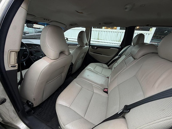 Volvo V70 12 of 22