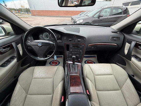 Volvo V70 8 of 22
