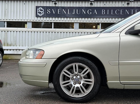 Volvo V70 6 of 22