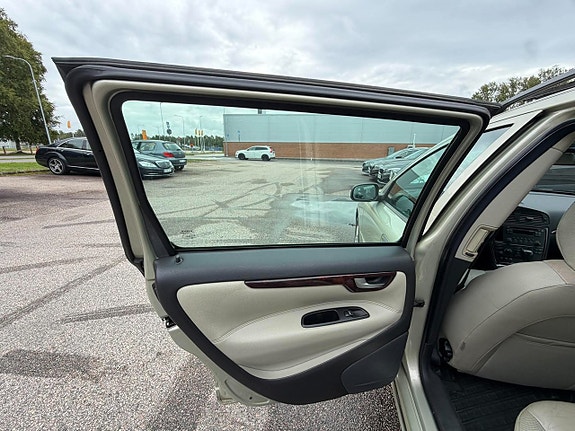 Volvo V70 13 of 22