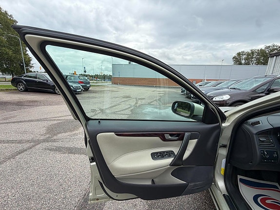 Volvo V70 11 of 22