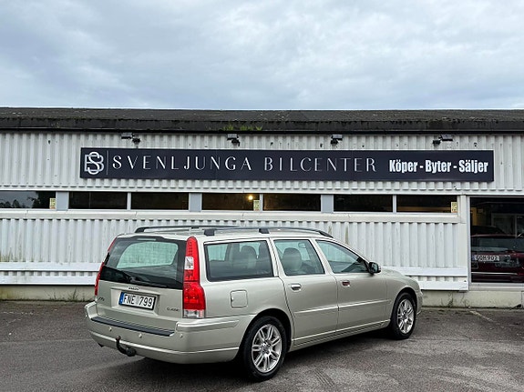 Volvo V70 3 of 22