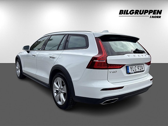 Volvo V60 Cross Country 6 of 14