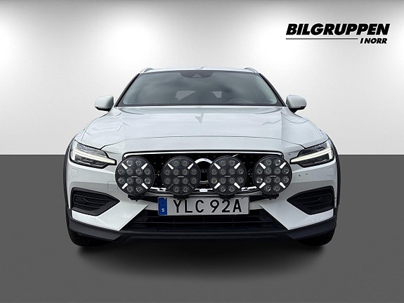 Volvo V60 Cross Country 2 of 14