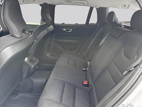 Volvo V60 Cross Country 9 of 14