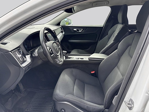 Volvo V60 Cross Country 8 of 14