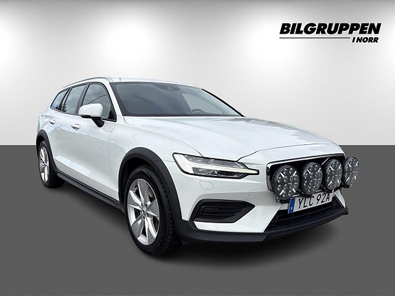 Volvo V60 Cross Country 3 of 14