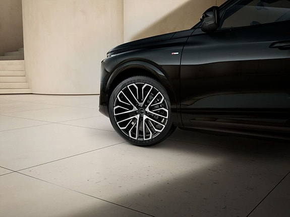Audi Q9 4 of 11