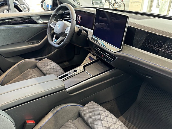 Volkswagen Passat 8 of 10