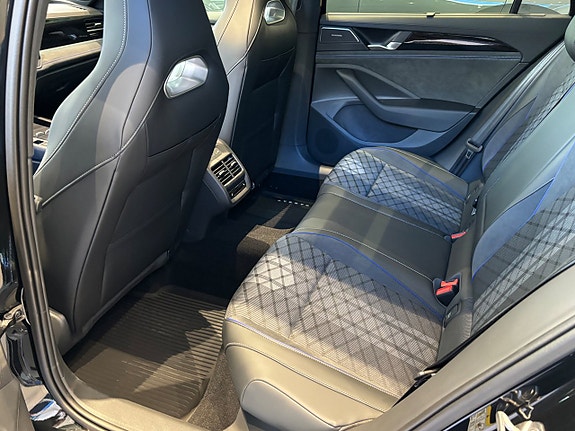Volkswagen Passat 6 of 10