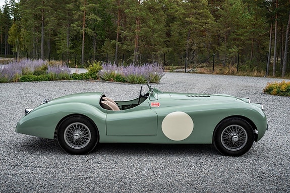 Jaguar XK 11 of 12