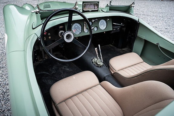 Jaguar XK 7 of 12