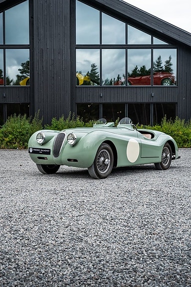 Jaguar XK 4 of 12
