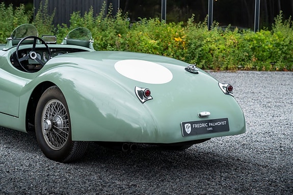 Jaguar XK 10 of 12
