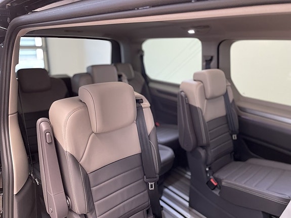 Volkswagen Multivan 14 of 28