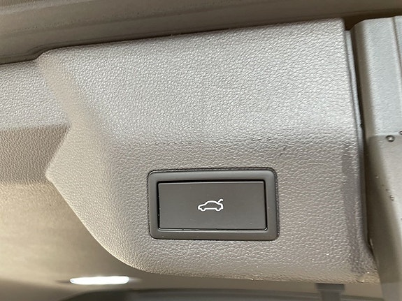 Volkswagen Multivan 13 of 28