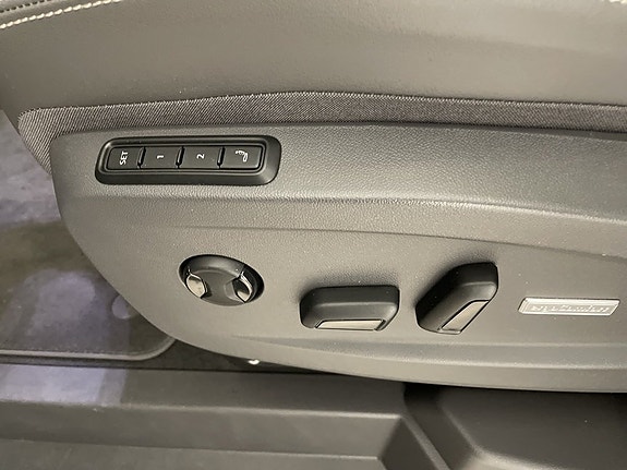 Volkswagen Multivan 23 of 28