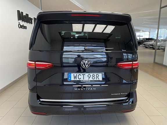 Volkswagen Multivan 8 of 28
